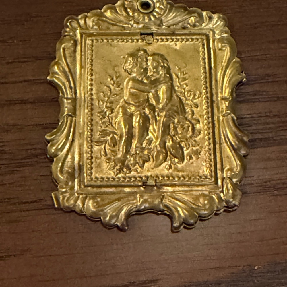 Antique Ormolu Tintype Kissing Cherubs Picture 1.75"